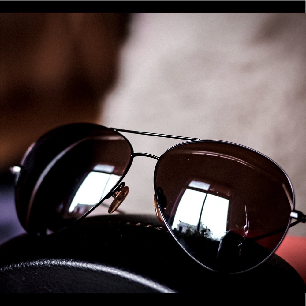 VICTORIA BECKHAM BLACK AVIATORS